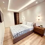 Azure Villa Palasë