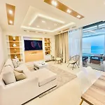 Villa Azure Palasë